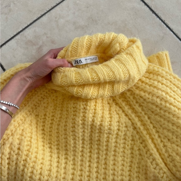 Zara Soft Yellow Turtleneck Sweater - Picture 5 of 5